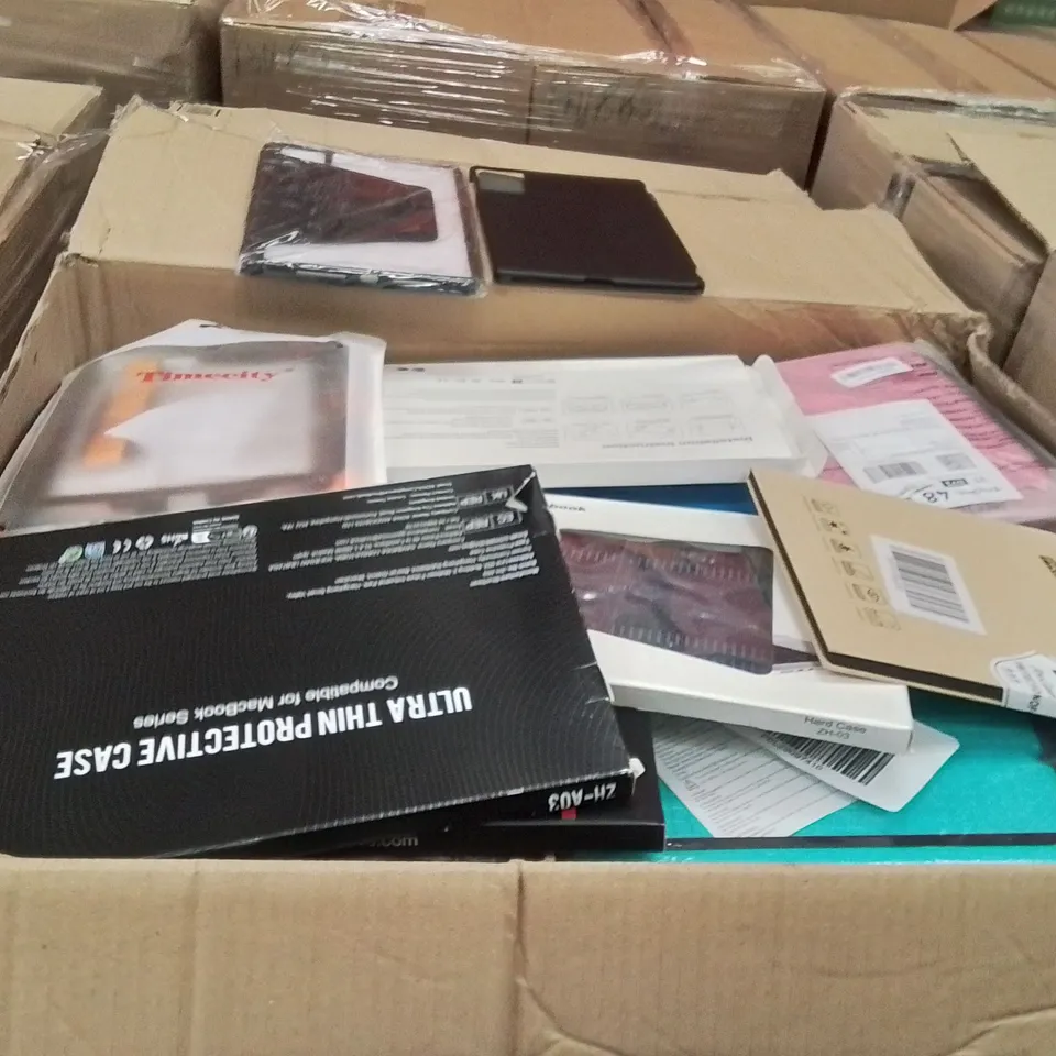 PALLET CONTAINING A LARGE QUANTITY OF TABLET CASES AND SCREEN PROTECTORS
