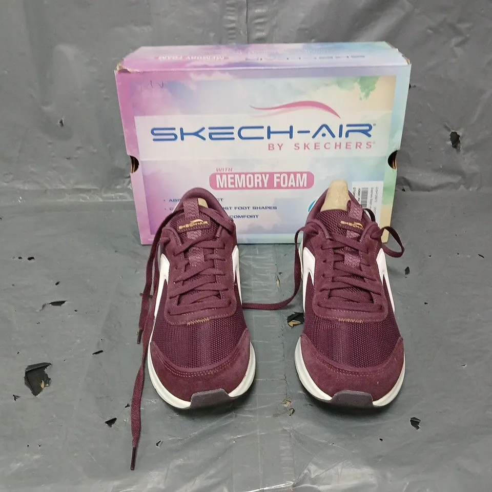 BOXED PAIR OF SKECHERS AIR COURT TRAINER PLUM SIZE 6 