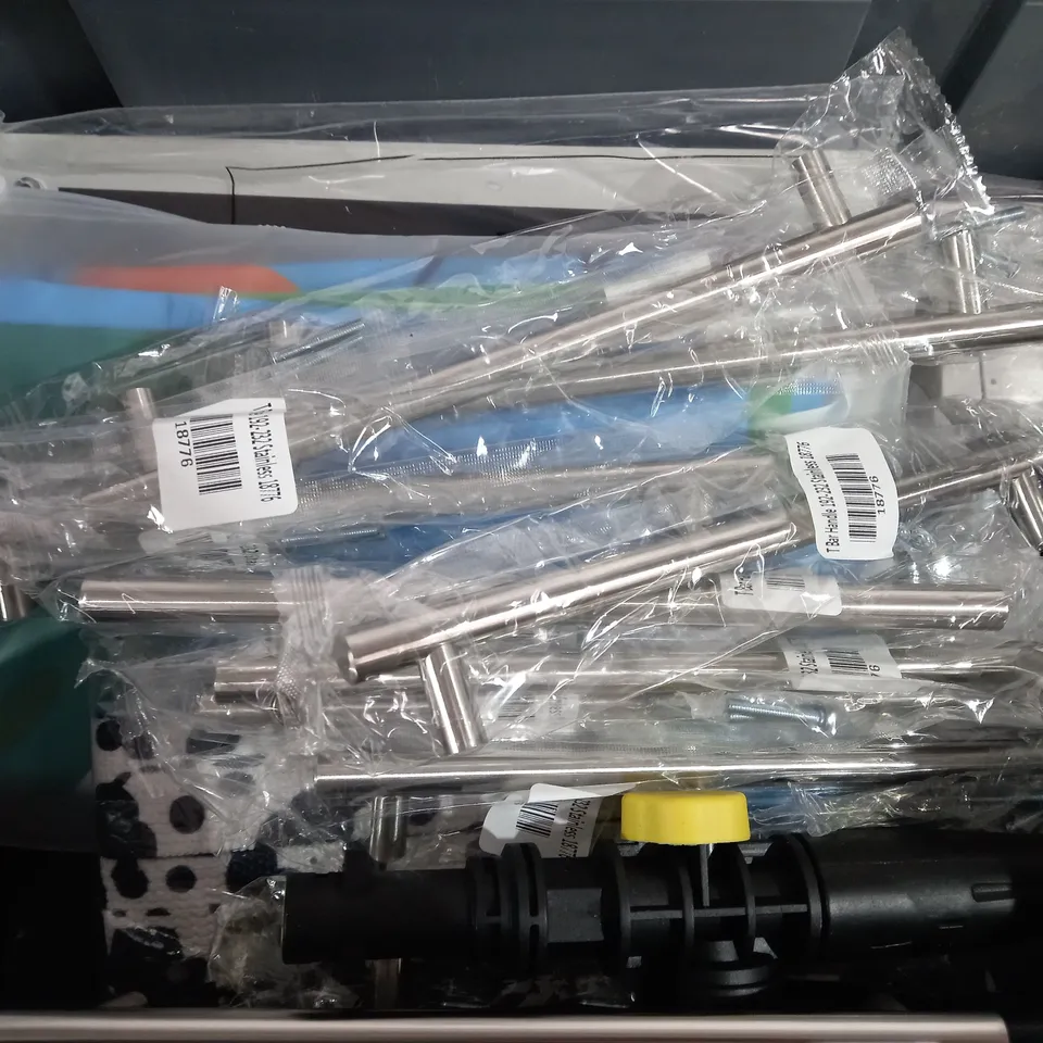 BOX OF APPROXIMATELY 8 ASSORTED ITEMS TO INCLUDE - FLAME GUN - A4 NOTEBOOK - UNI BOND SILICONE SEALANT ECT