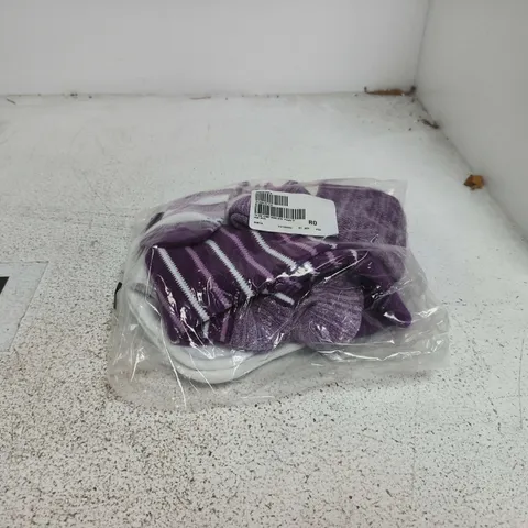 SET OF 4 PURPLE/WHITE SOCKS SMALL