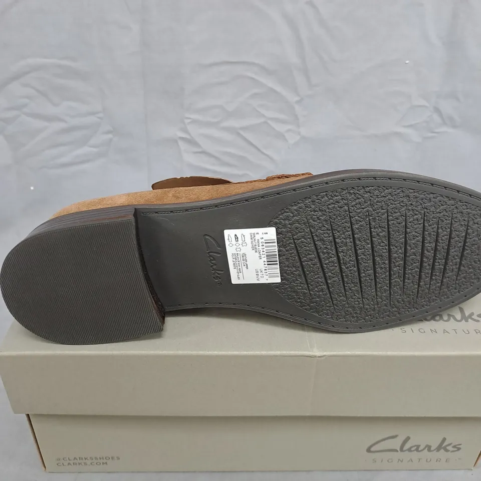 CLARKS HANA LOAFER WALNUT SUEDE – MEN'S SLIP-ON SHOES (UK 7 / EU 41, CLARKS SIGNATURE)