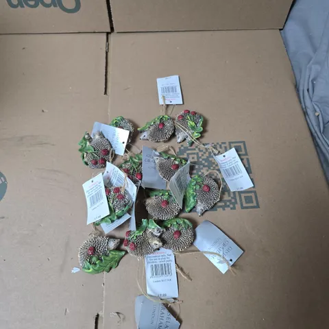  5 BOXES OF ASSORTED GISELA GRAHAM SMALL DECORATIONS 