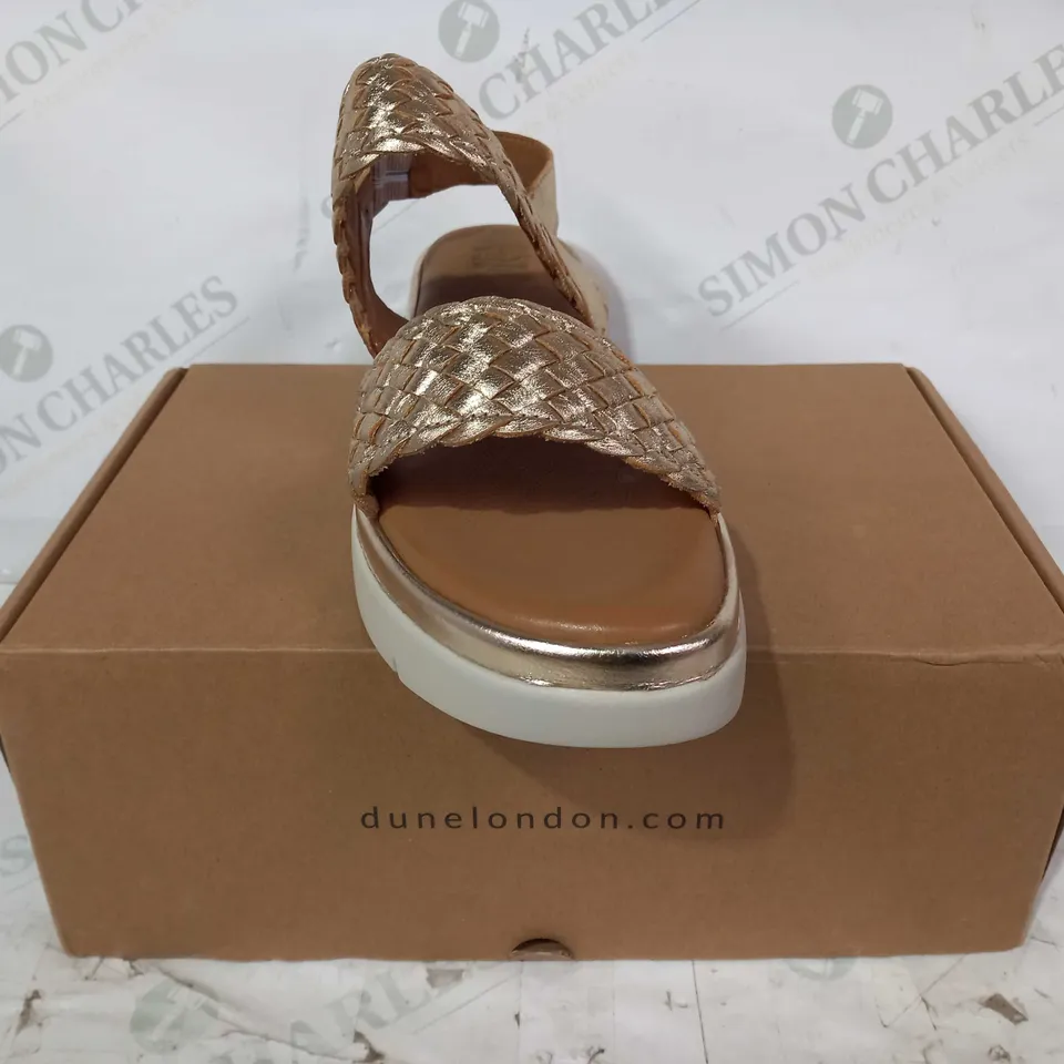 BOXED PAIR OF DUNE LONDON WOVEN STRAP OPEN TOE SANDALS IN METALLIC GOLD EU SIZE 39