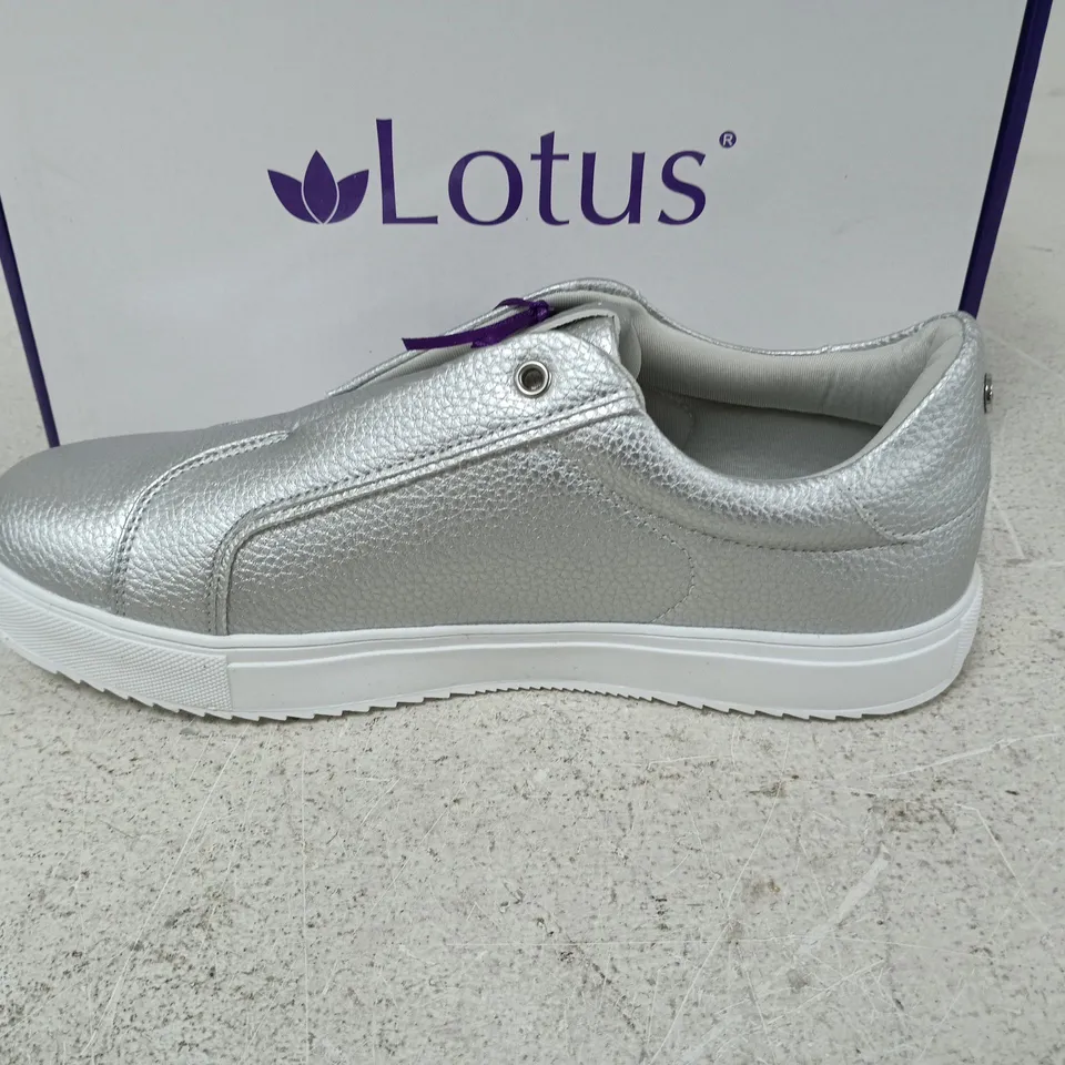 BOXED PAIR OF LOTUS LEON SHOES IN SILVER - EU 40