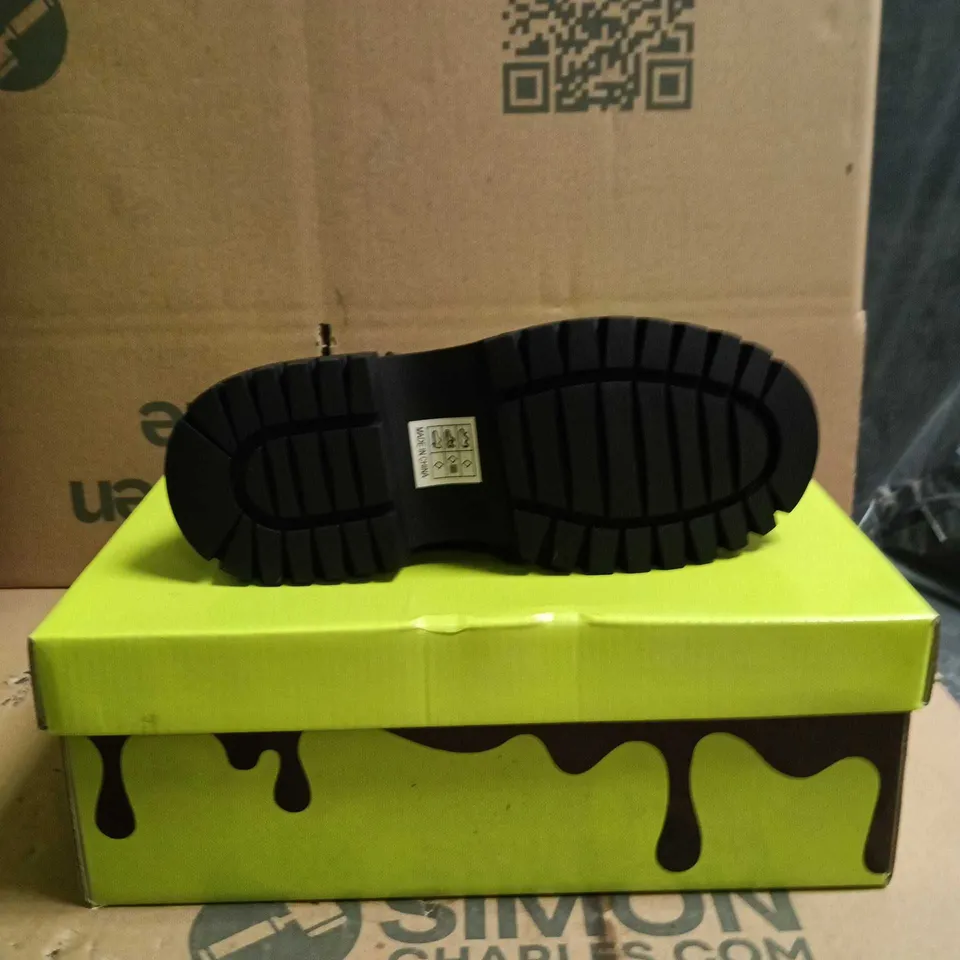 KOI KIDZ MAGIC DREAMERS LACE UP BOOTS BLACK SIZE 1