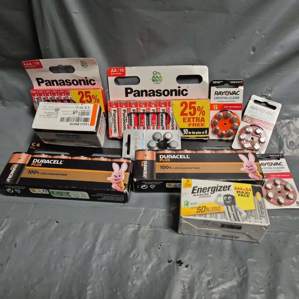 APPROXIMATELY 30 ASSORTED BATTERY PRODUCTS TO INCLUDE AAA, HEARING AID BATTERIES, AA, ETC