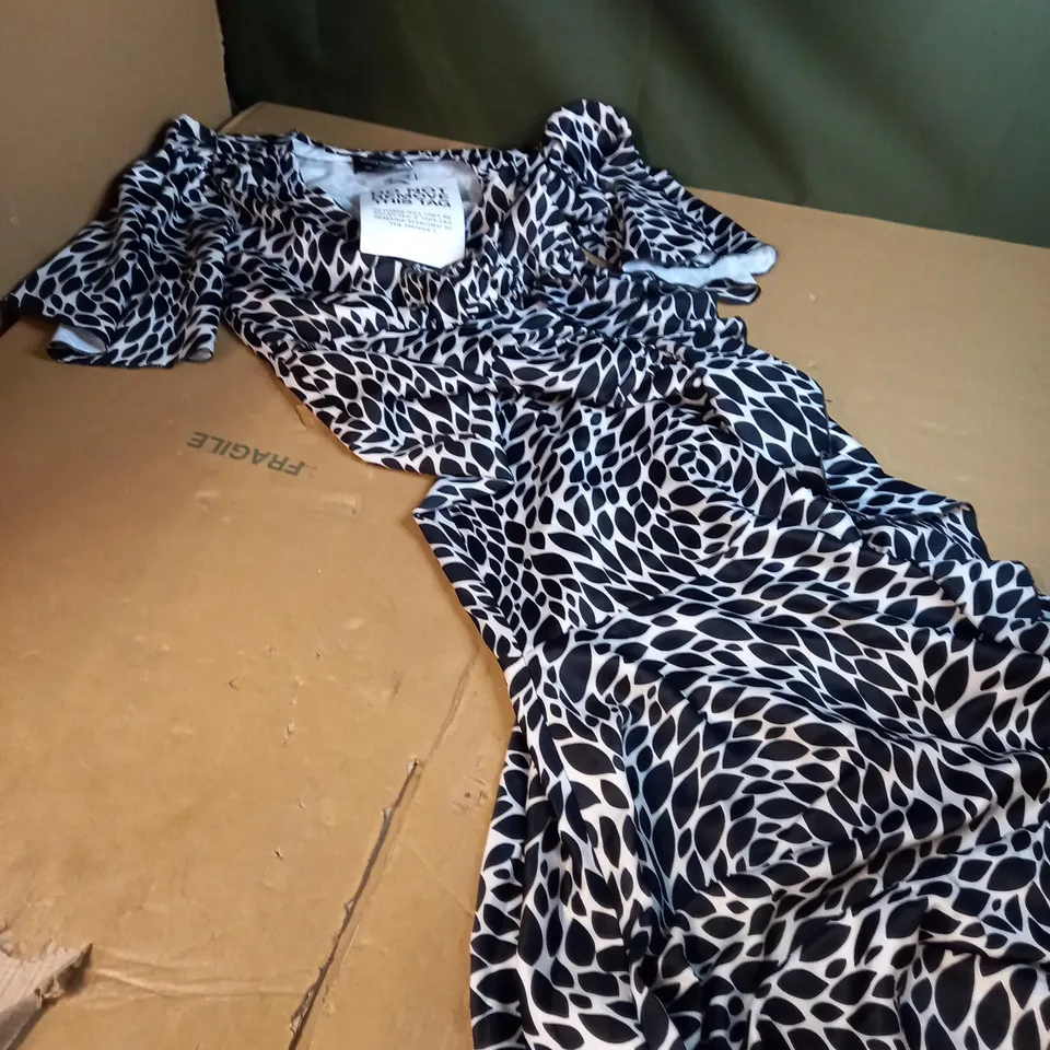 LITTLE MISTRESS BLACK/WHITE PATTERN DRESS - SIZE 8