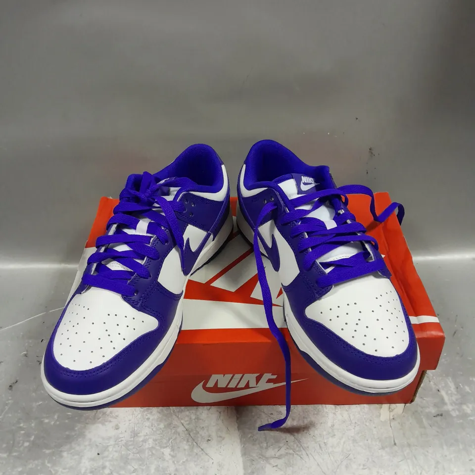 BOXED PAIR OF NIKE DUNK LOW RETRO SNEAKERS IN WHITE/CONCORD SIZE UK 6