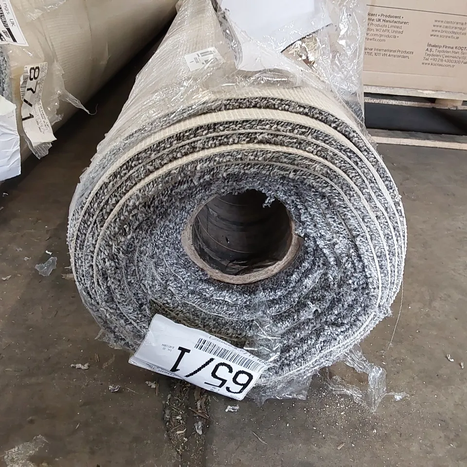 QUALITY ROLL OF STS HERITAGE LUXURY 2524/0940 CARPET IN GOTHIC GREY - APPROXIMATELY 4M L X 4M W