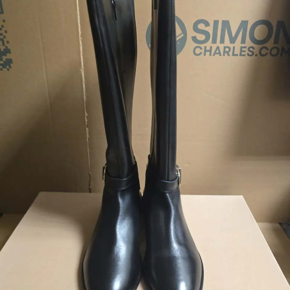 BOXED PAIR OF CARVELA PIENZA RIDING BOOT WIDE FIT - SIZE 40