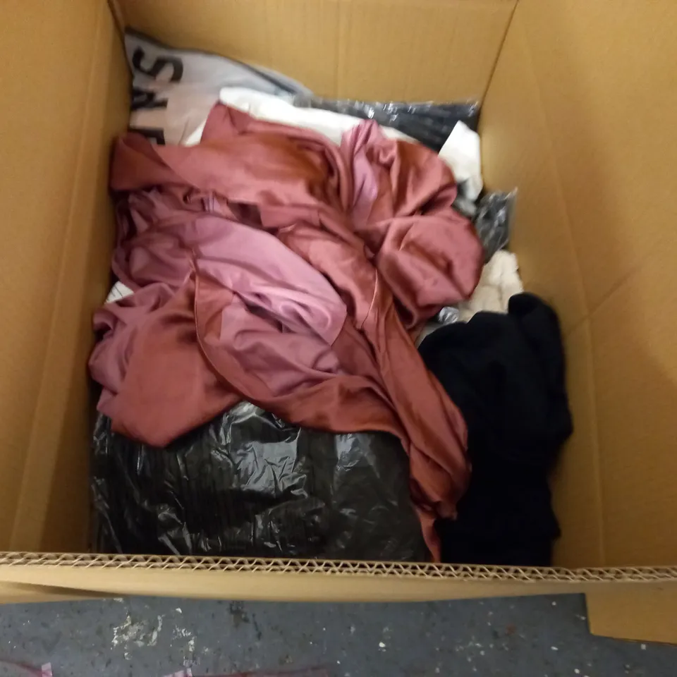 LARGE QUANTITY OF ASSORTED CLOTHING ITEMS TO INCLUDE ZARA, BOUX AVENUE AND SHEIN