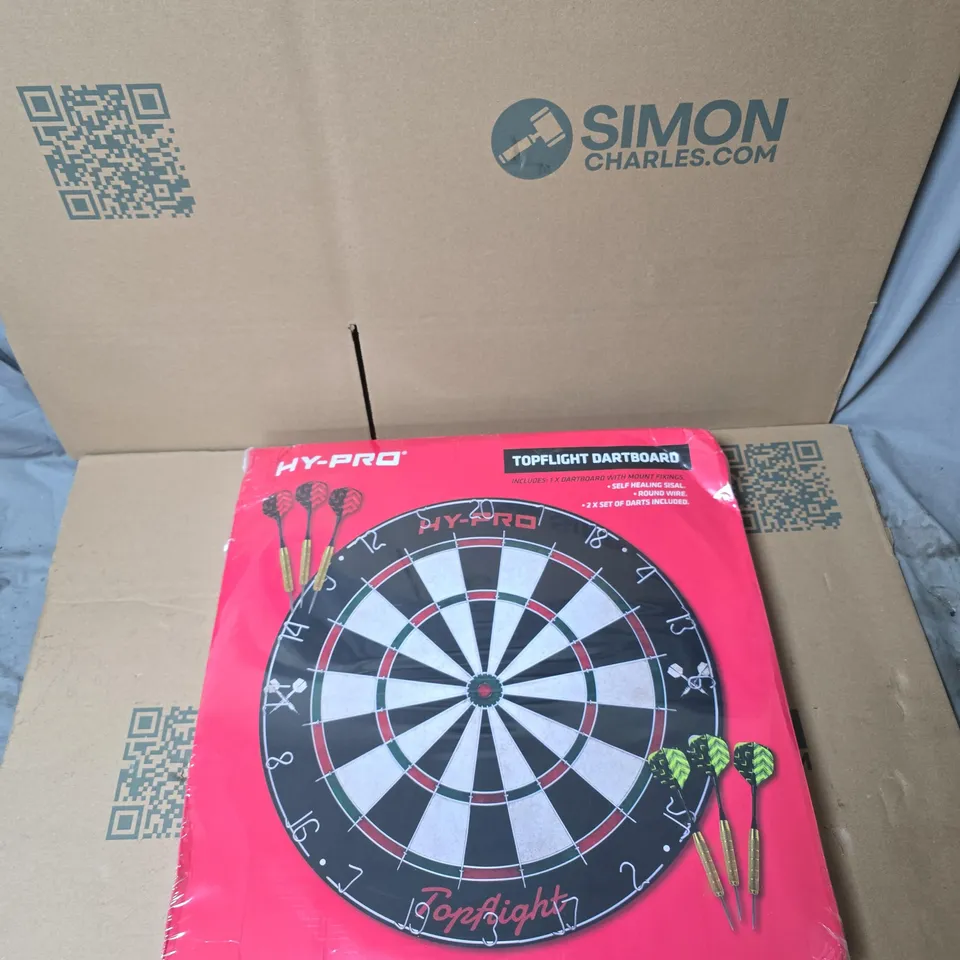 TOPFLIGHT DARTBOARD WITH DARTS – HY-PRO