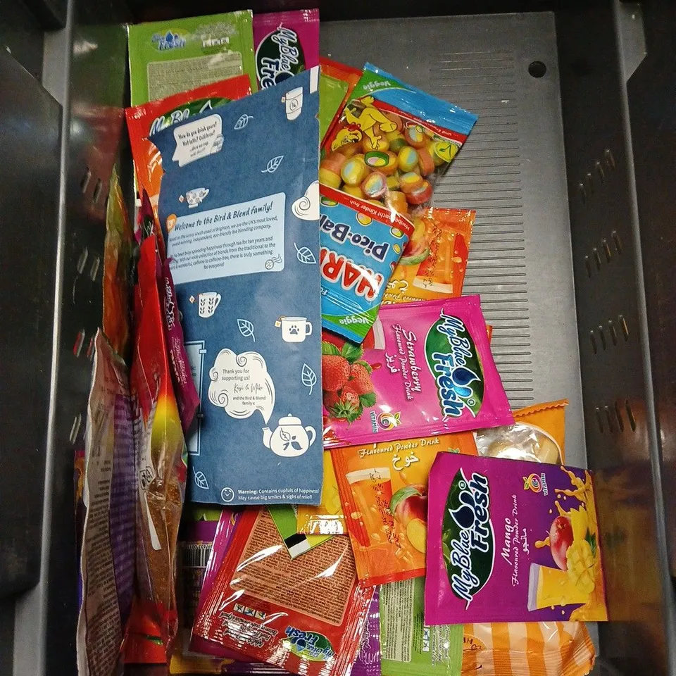 APPROXIMATELY 12 ASSORTED FOOD & DRINK ITEMS TO INCLUDE - SQUASHIES STRAWBERRY & CREAM - MY BLUE FRESH POWDER DRINKS - HAZAO COFFEE - ETC - COLLECTION ONLY