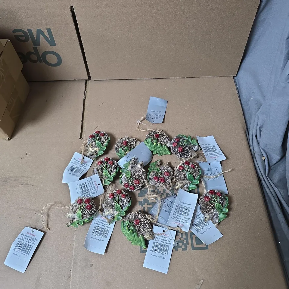 4 BOXES OF ASSORTED GISELA GRAHAM SMALL DECORATIONS 