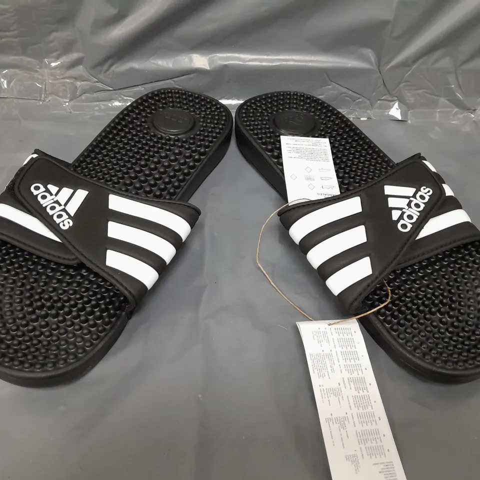 PAIR OF ADIDAS ADISSAGE SLIDERS IN BLACK/WHITE UK SIZE 9