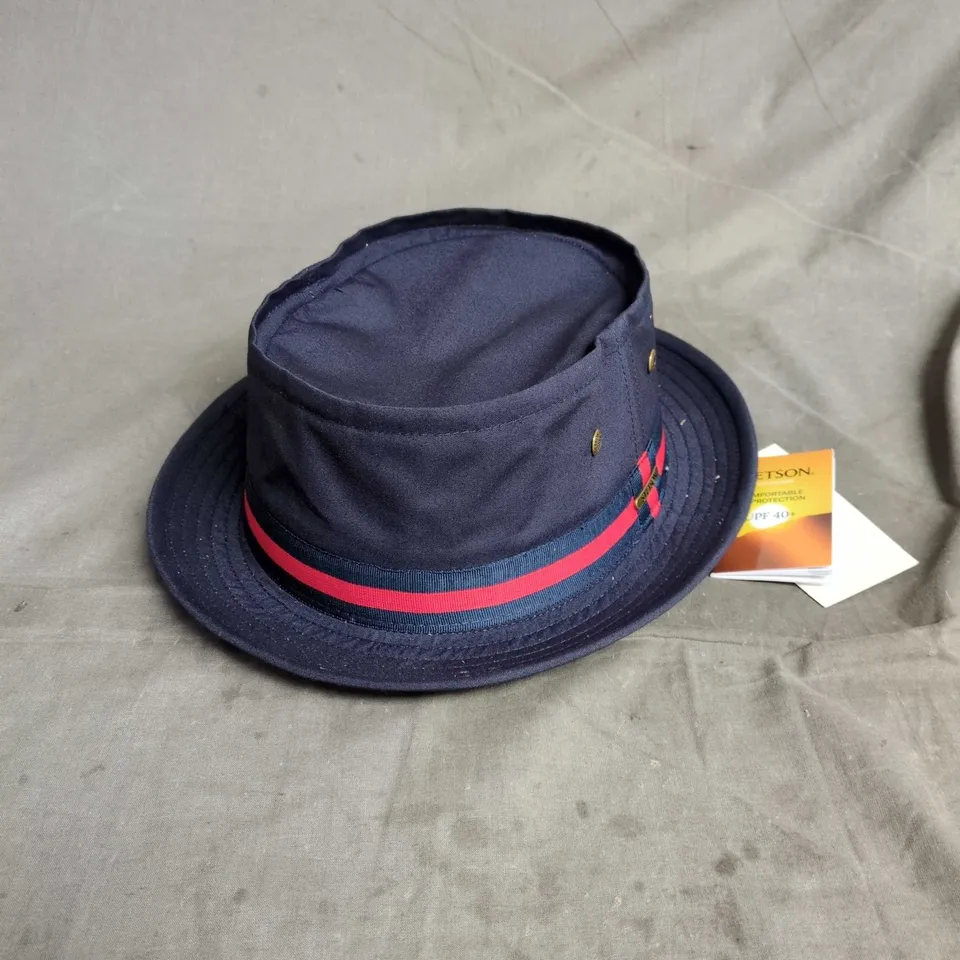 STETSON HAT IN NAVY/RED – SIZE XL