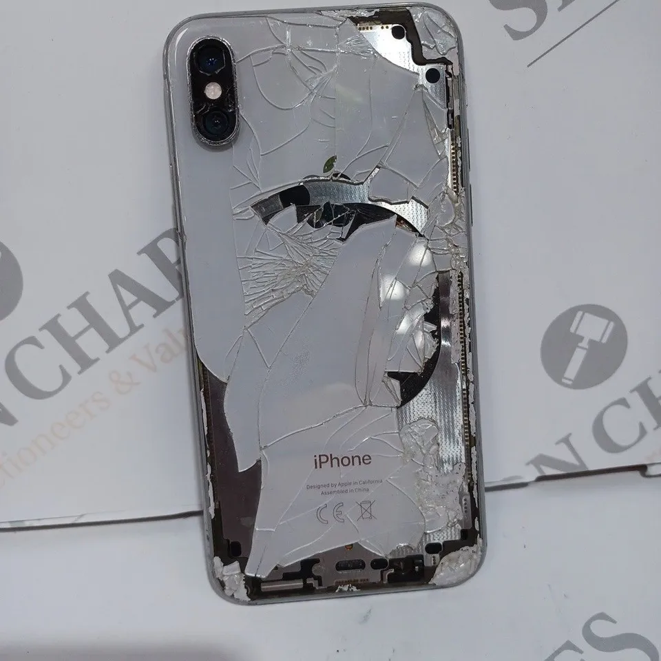 APPLE IPHONE X/XS SMARTPHONE IN WHITE