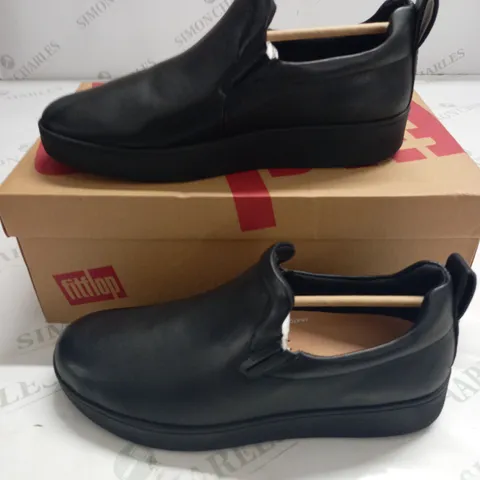FITFLOPS RALLY LEATHER SLIP ON TRINERS IN BLACK - SIZE 5