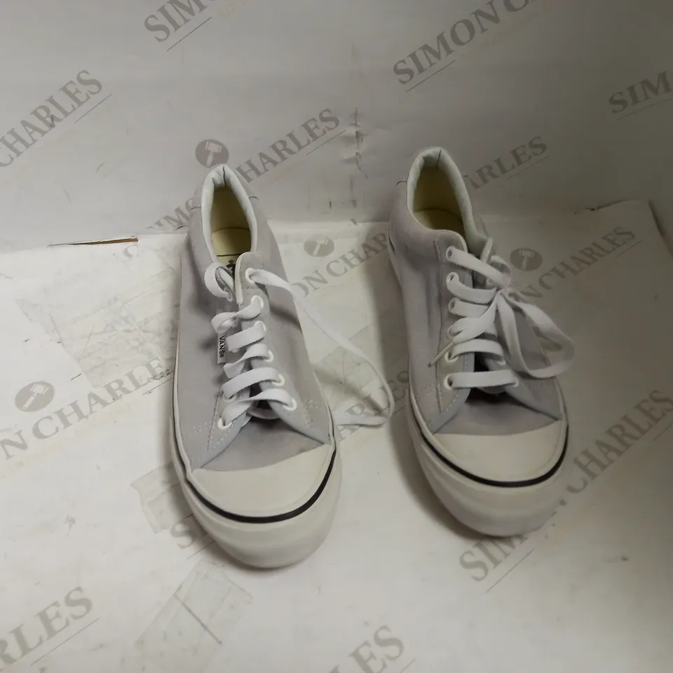 GREY VANS US 7 