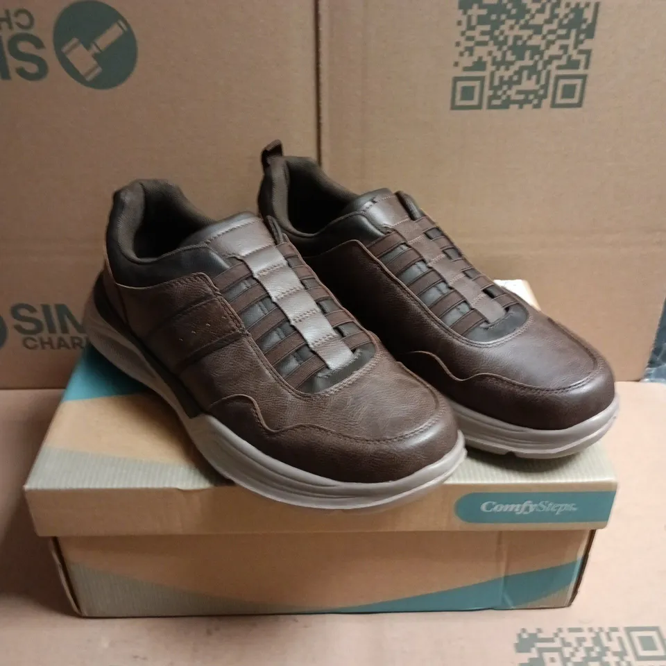 BOXED PAIR OF COMFY STEPS RAYMOND MEN'S CASUAL SHOES - 10