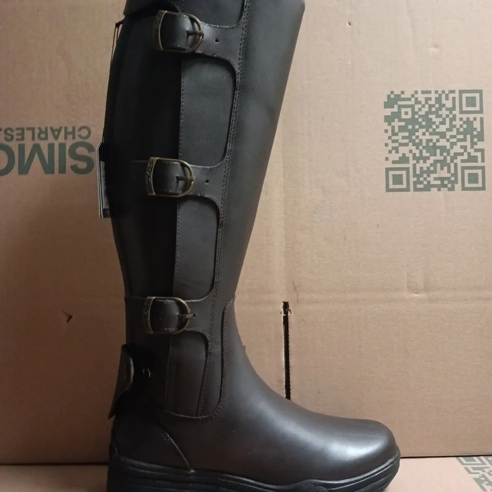 BOXED PAIR OF RYDALE ASKWITH RIDING BOOTS IN DARK BROWN SIZE 5