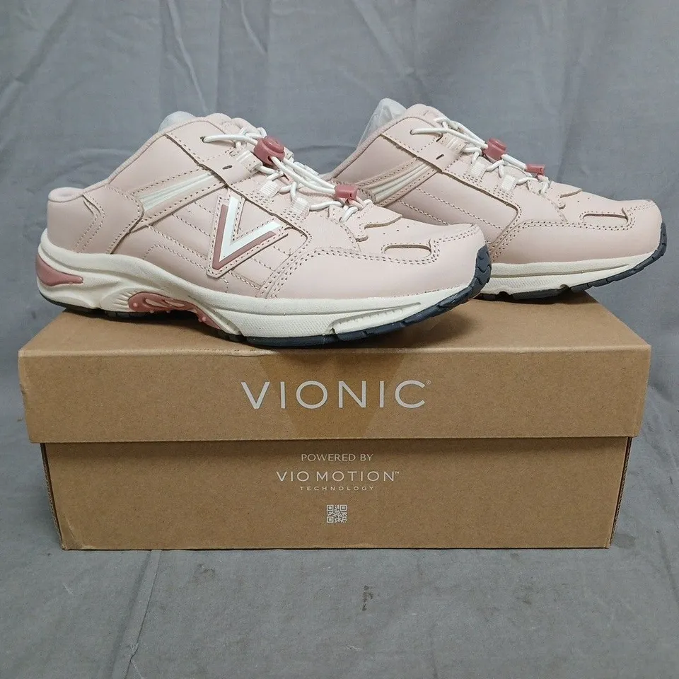 BOXED PAIR OF VIONIC 23 WALK LOAFER MULES IN CAMEO ROSE SIZE 5.5