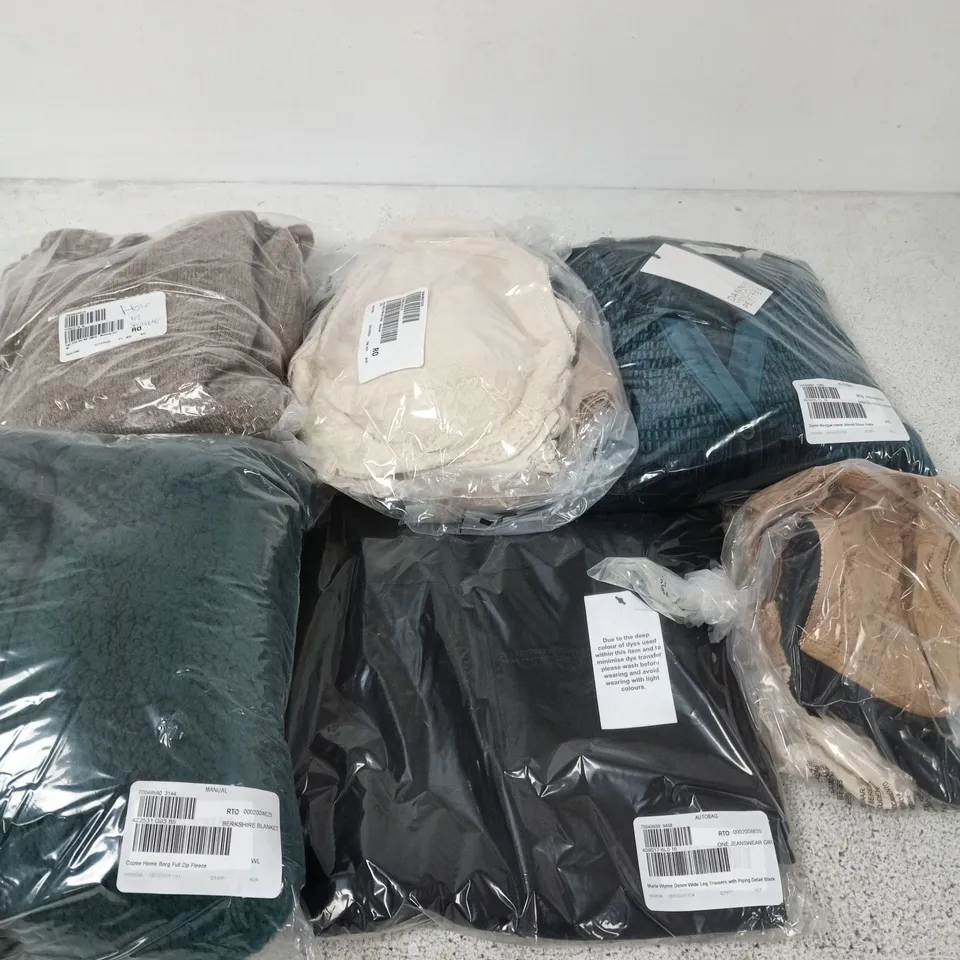 APPROXIMATELY 20 ASSORTED CLOTHING ITEMS IN VARIOUS SIZES, COLOURS & STYLES TO INCLUDE BRANDS SUCH AS D&CO, MARLA WYNNE, DANNI MINOGUE, ETC - COLLECTION ONLY