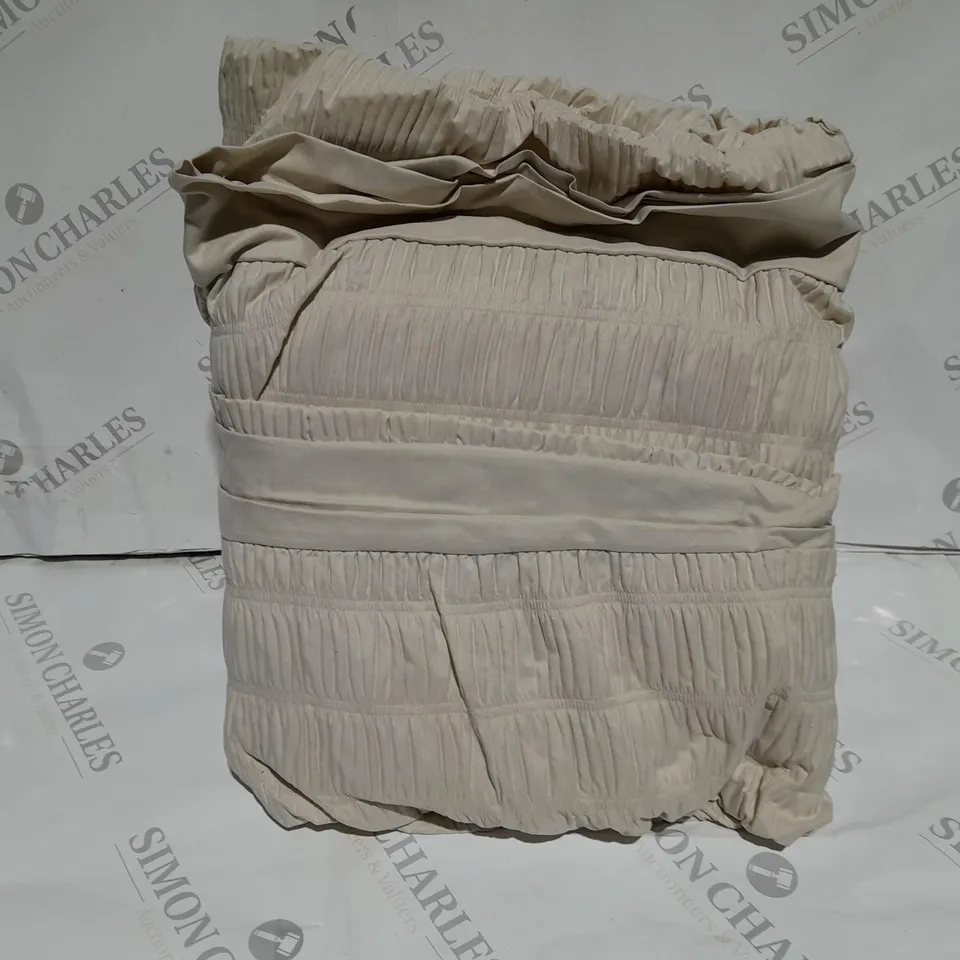 BOXED SUPERSOFT BY COZEE HOME TEXTURED STRIPE DUVET SET IN STONE - SUPER KING 