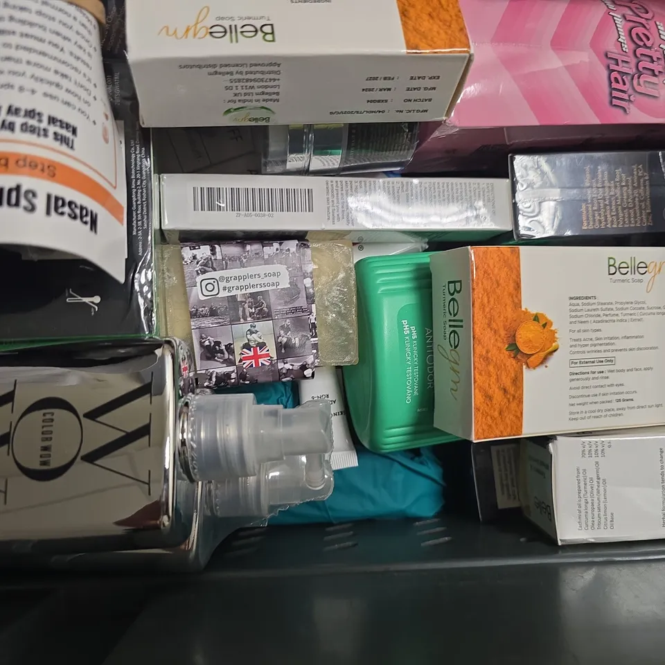 APPROXIMATELY 20 ASSORTED COSMETIC ITEMS TO INCLUDE BELLEGM, HALOGROW, ETC - COLLECTION ONLY