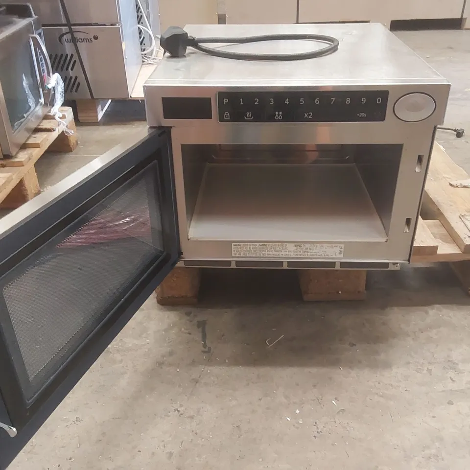 BUFFALO GK641 1500W COMMERCIAL MICROWAVE OVEN