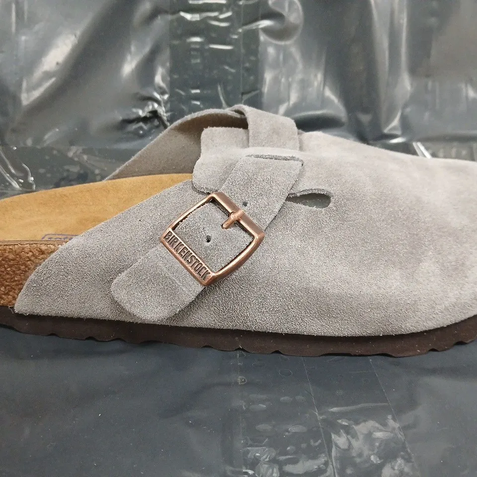 PAIR OF BIRKENSTOCK SHOES IN GREY SIZE EU 37