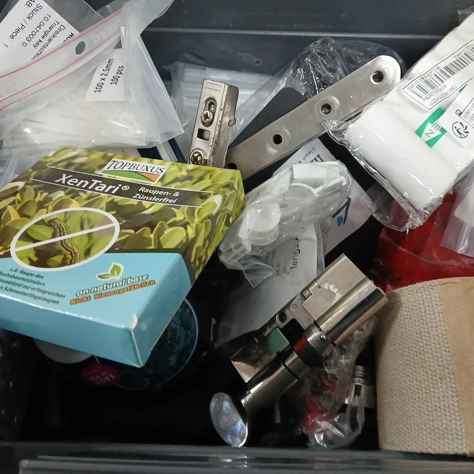 BOX OF APPROXIMATELY 15 ASSORTED ITEMS TO INCLUDE - TUBELESS TIREREPAIR KIT , FIRST AID KIT ETC