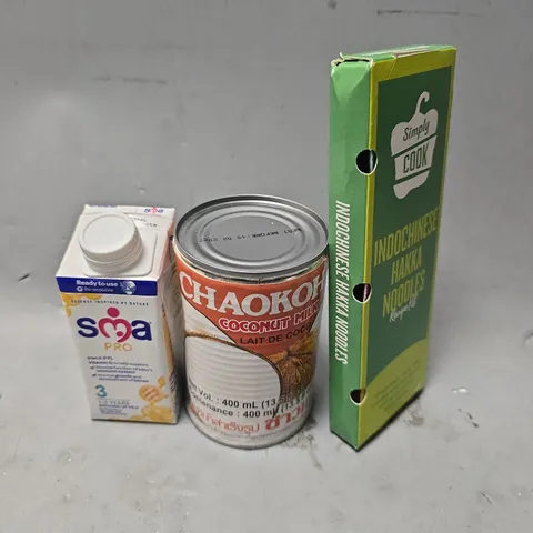 APPROXIMATELY 6 ASSORTED FOOD & DRINK ITEMS TO INCLUDE - SIMPLY COOK INDOCHINESE HAKKA NOODLES , SMA PRO 3 , CHAOKOH COCONUT MILK