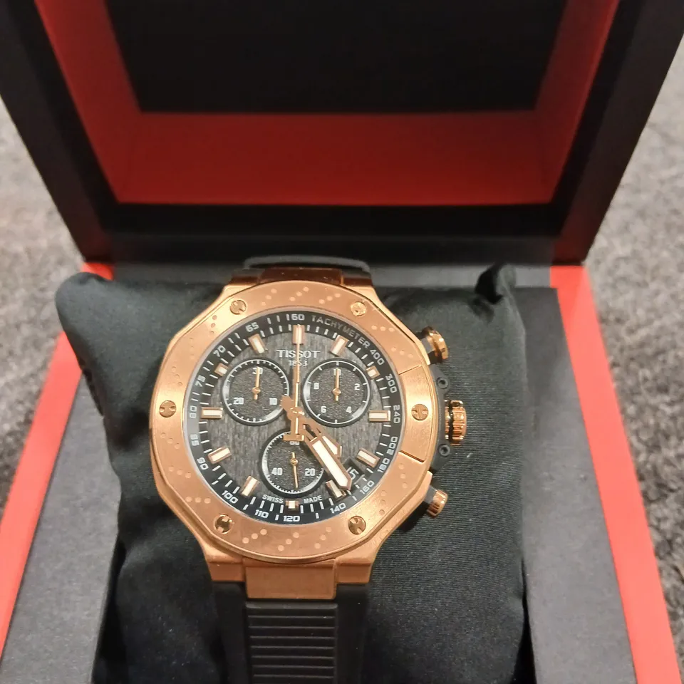 TISSOT CHRONOGRAPH WATCH – ROSE GOLD-TONE CASE, BLACK DIAL, RUBBER STRAP (BOXED)