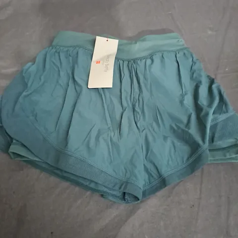 SWEATY BETTY TEMPO RUN SHORTS IN GREEN - XS