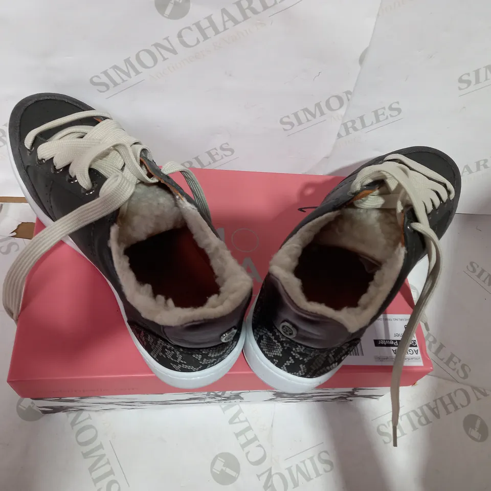 BOXED PAIR OF MODA PEWTER TRAINERS  - SIZE 6