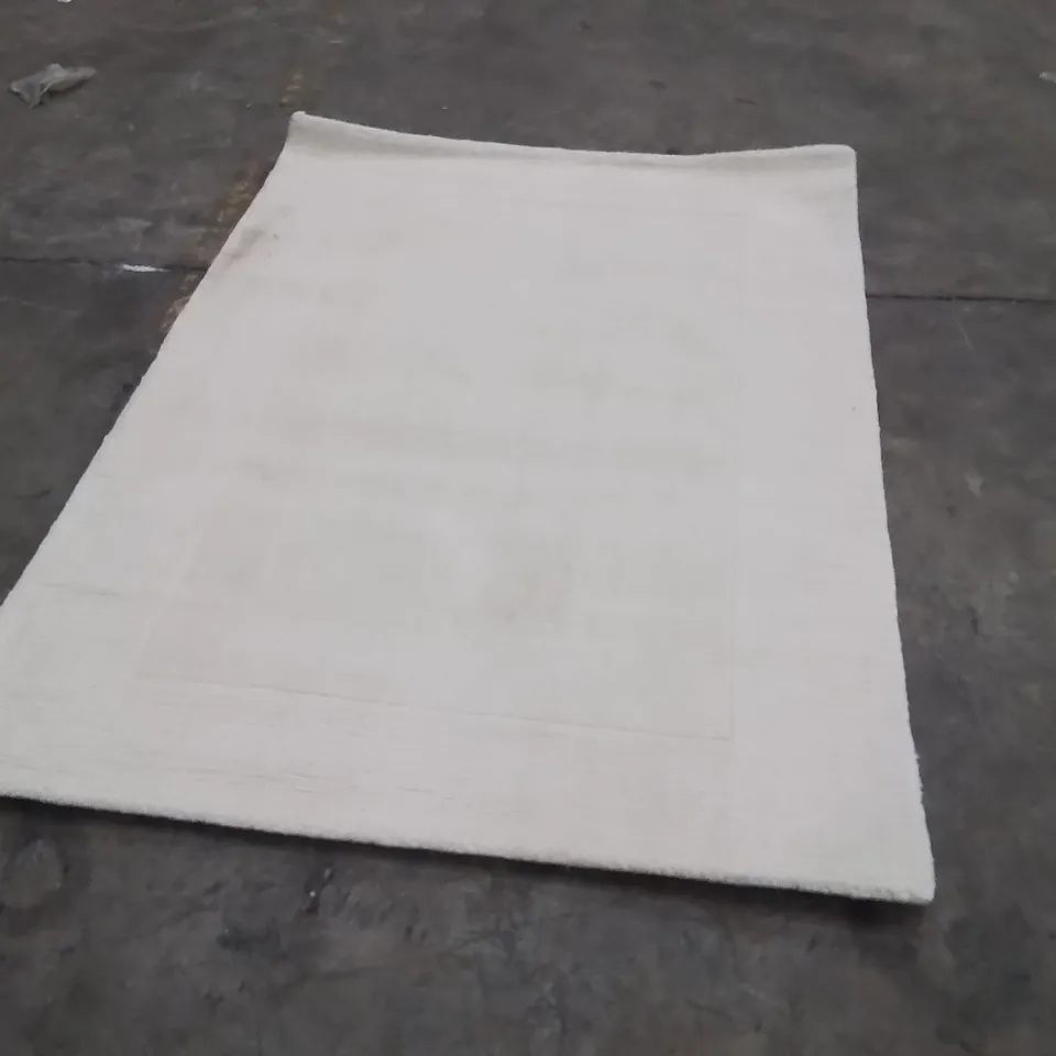 QUALITY DESIGNER AREA RUG - APPROXIMATELY 170X120CM