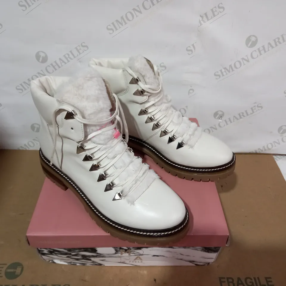 BOXED PAIR OF MODA IN PELLE BOOTS- SIZE 41