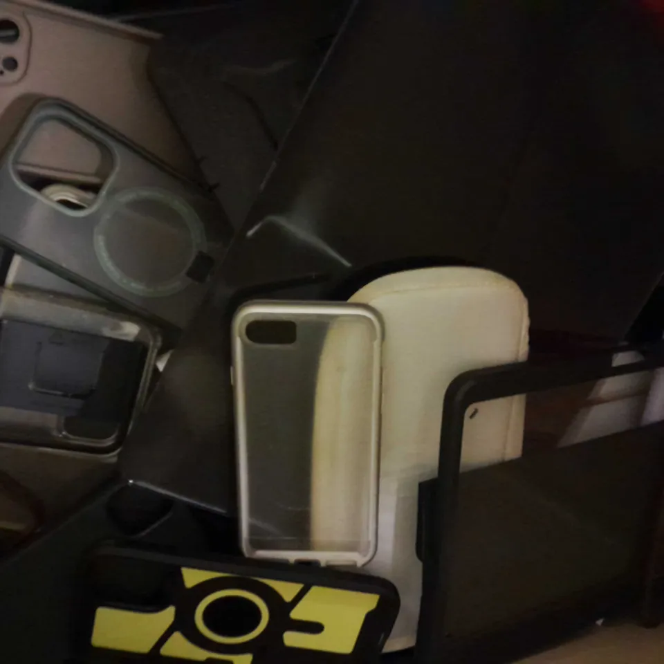 BOX OF APPROXIMATELY 80 ASSORTED PHONE AND TABLET CASES IN VARIOUS STYLES, SIZES, AND COLOURS