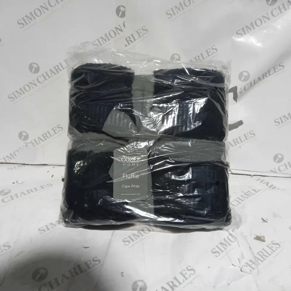 BOXED UNBRANDED SOFT FLEECE BLANKET IN BLACK