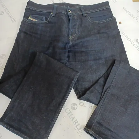 DIESEL BUSTER REGULAR SLIM TAPERED JEANS - W31 L32
