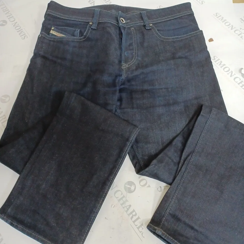 DIESEL BUSTER REGULAR SLIM TAPERED JEANS - W31 L32