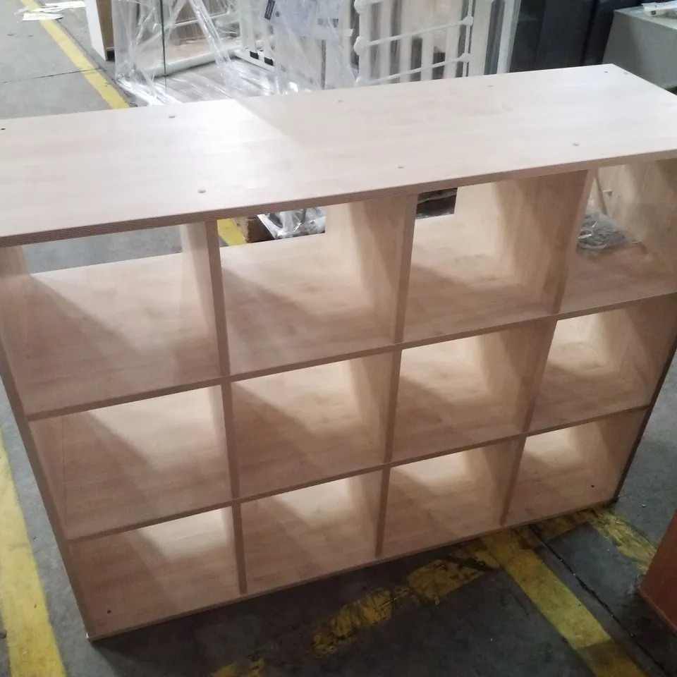 12 CUBE ROOM DIVIDER IN MAPLE 1358×453×1003MM