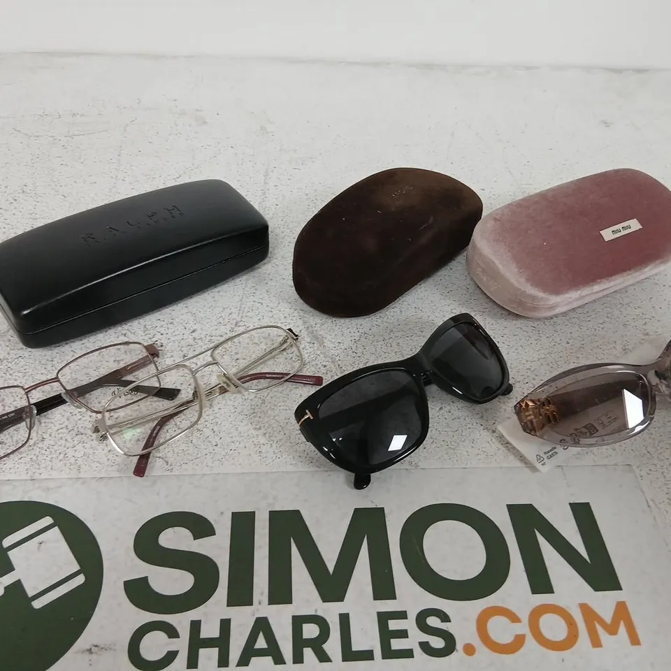 LARGE QUANTITY OF ASSORTED GLASSES AND ACCESSORIES