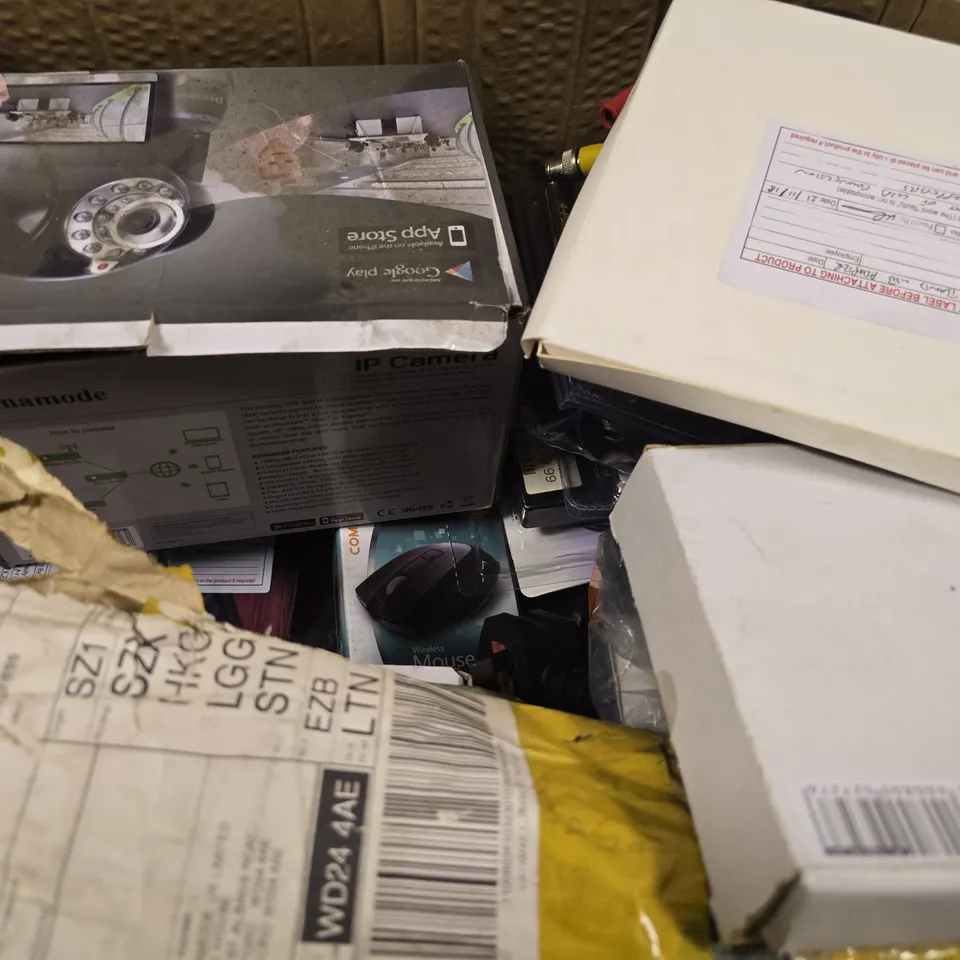 BOX OF APPROXIMATELY 12 ASSORTED ITEMS TO INCLUDE - BLUPONT CCTV CAMERA , HDMI LEAD , WIRELESS MOUSE ETC