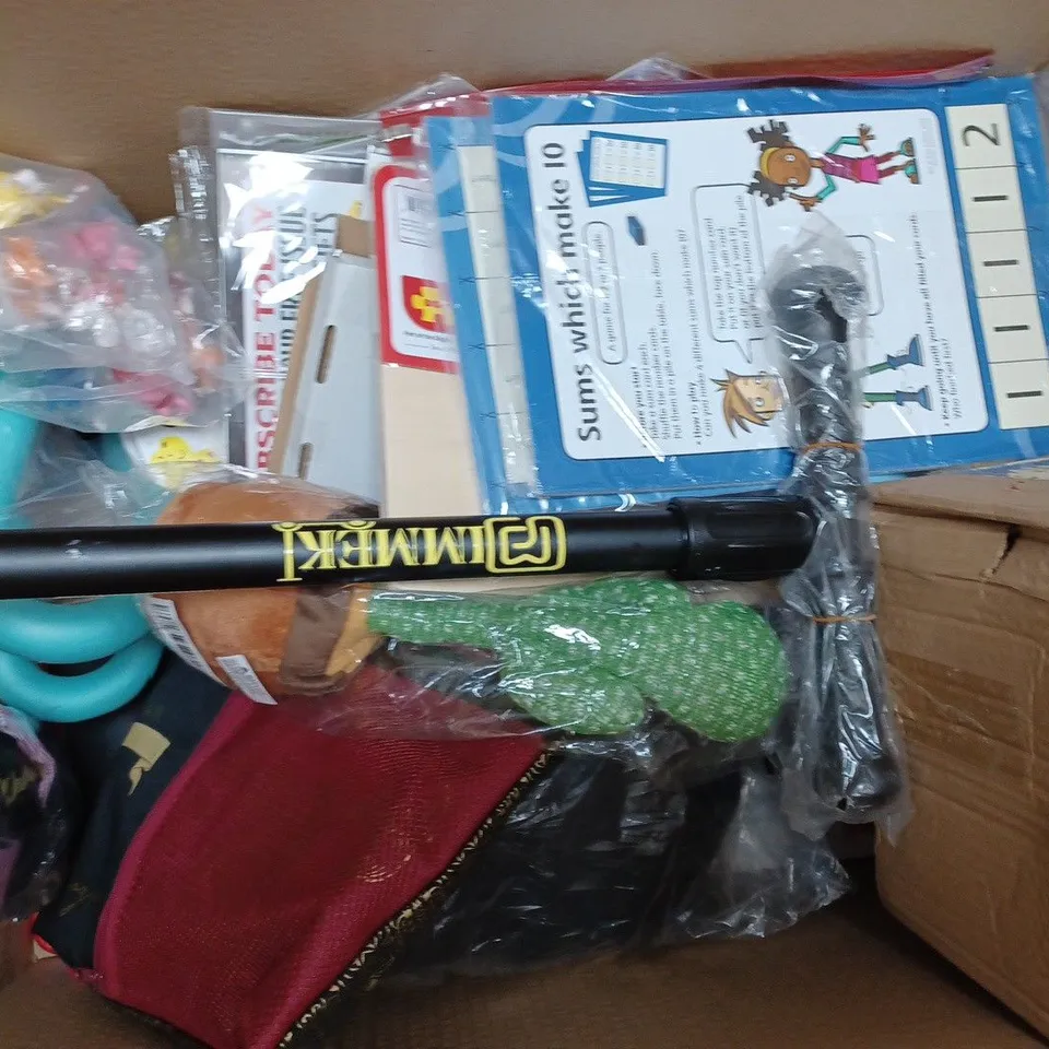 BOX OF APPROX 15 ASSORTED TOYS & GAMES TO INCLUDE MANCHESTER CITY CONSTRUCTION BALL, LEGO 60322 TOY, ACRYLIC PAINT PENS, ETC 