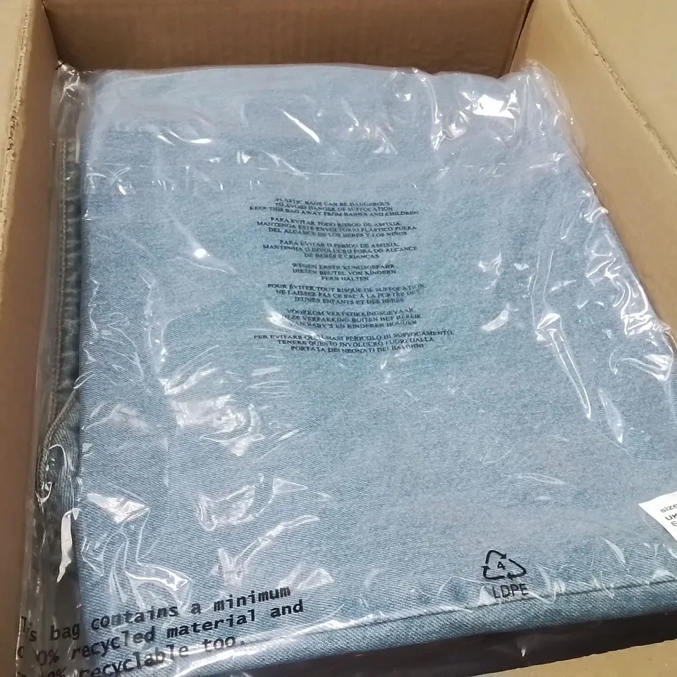 BOXED BRAND NEW APPROXIMATELY 6 JD WILLIAMS JEANS LIGHT BLUE SIZE 20