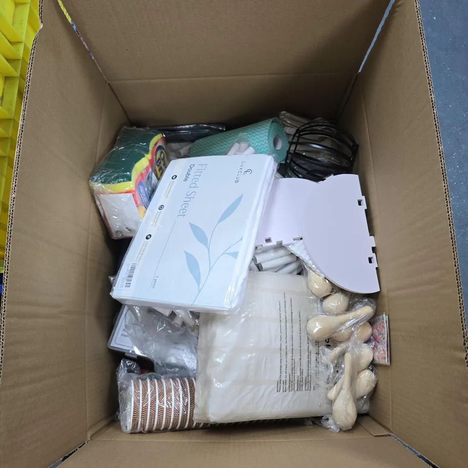 BOX OF APPROXIMATELY 13 ASSORTED ITEMS TO INCLUDE: COUNTERFLOW BACKPACK 