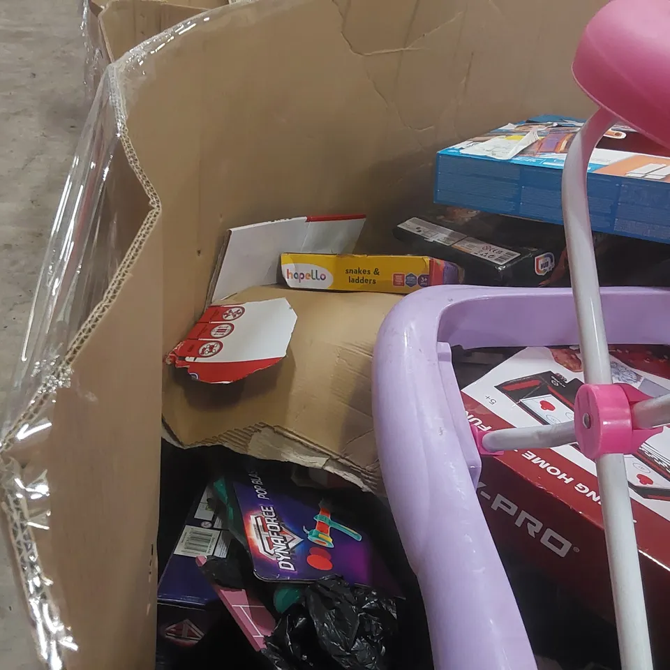 PALLET CONTAINING A LARGE QUANTITY OF ASSORTED TOYS INCLUDING: BABY WALKER, TOY XSHOT GUN, 3-IN-1 TABLETOP MULTI GAME SET, COTTON CANDY MAKER ECT