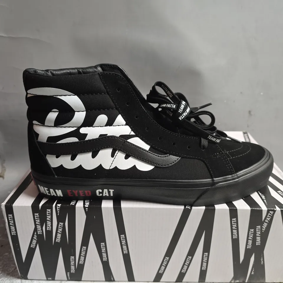 BOXED PAIR OF VANS SK8-HI REISSUE VI IN BLACK/WHITE - UK 10